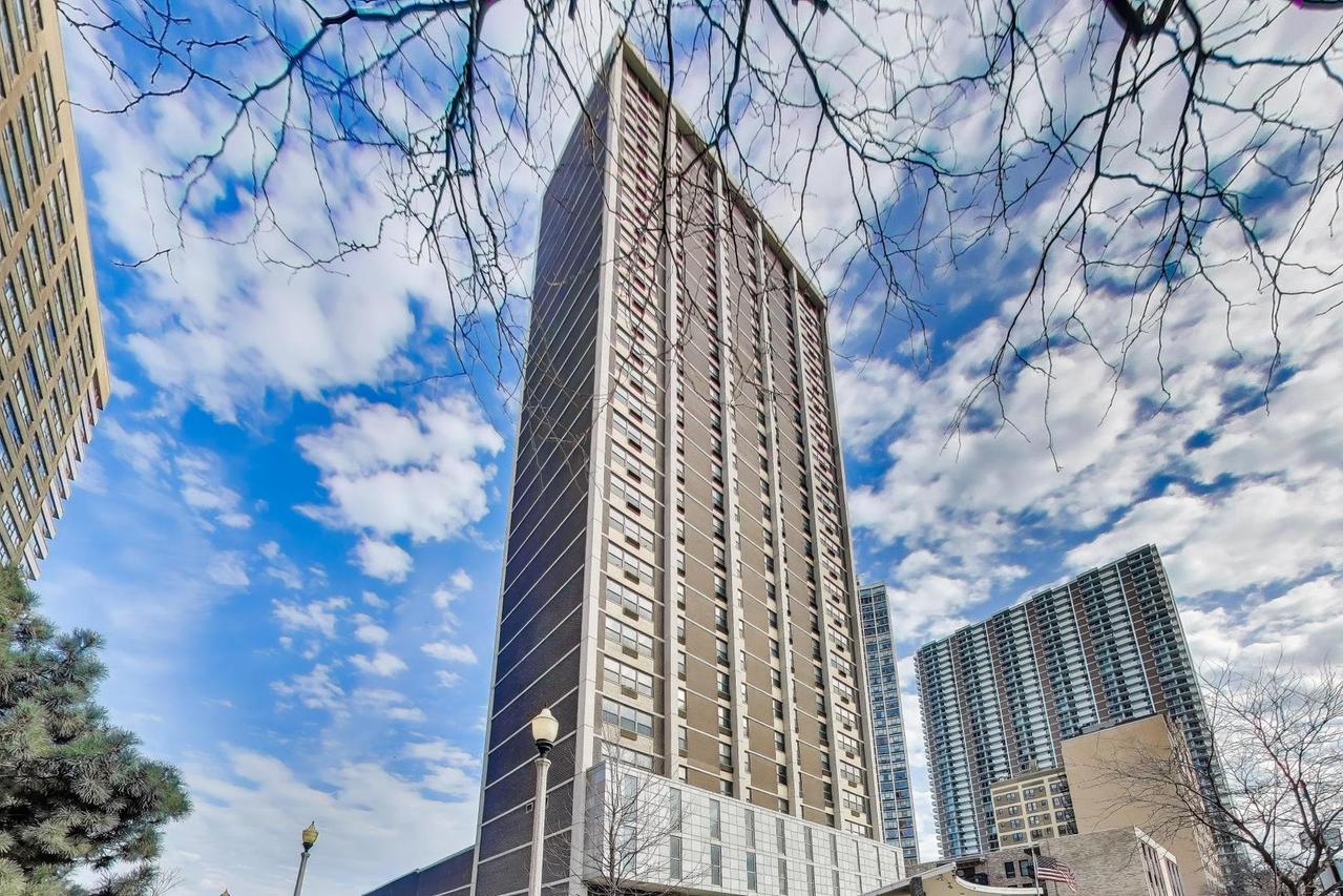 6147 N Sheridan Rd. #9B, Chicago, IL 60660