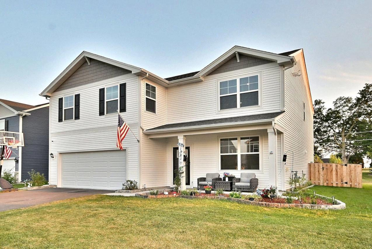 1381 Vineyard Ln., Pingree Grove, IL 60140