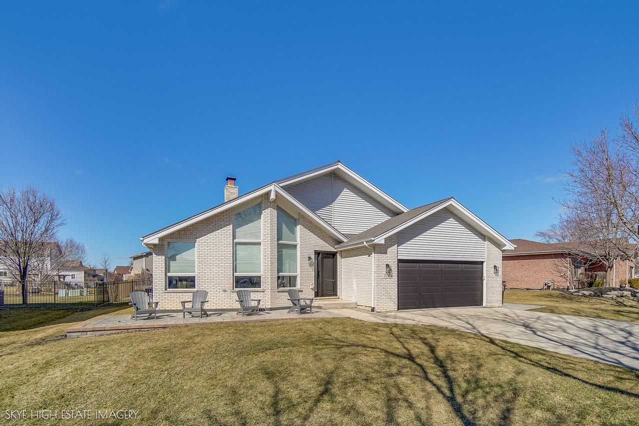 2757 Genoa Dr., New Lenox, IL 60451