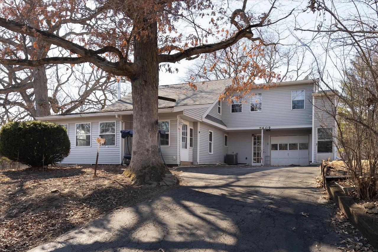 609 N Lincoln St., Utica, IL 61373