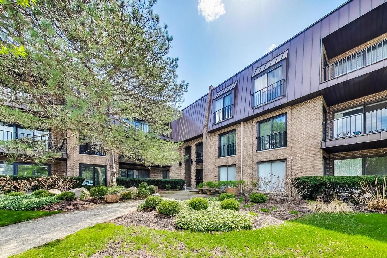 1 The Court Of Harborside Ct. #202, Northbrook, IL 60062