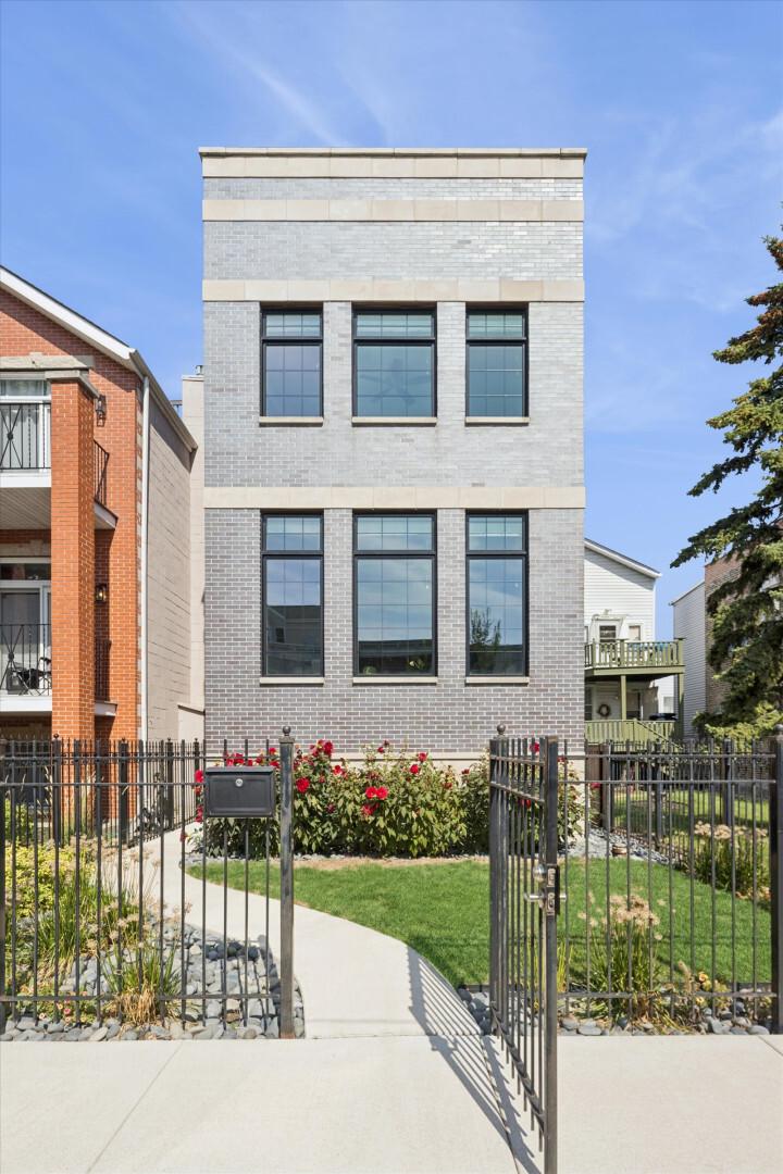2154 W Erie St., Chicago, IL 60612