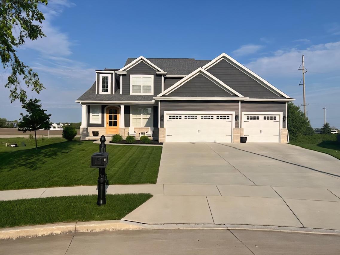 1 Deerfield Ct., Bloomington, IL 61704