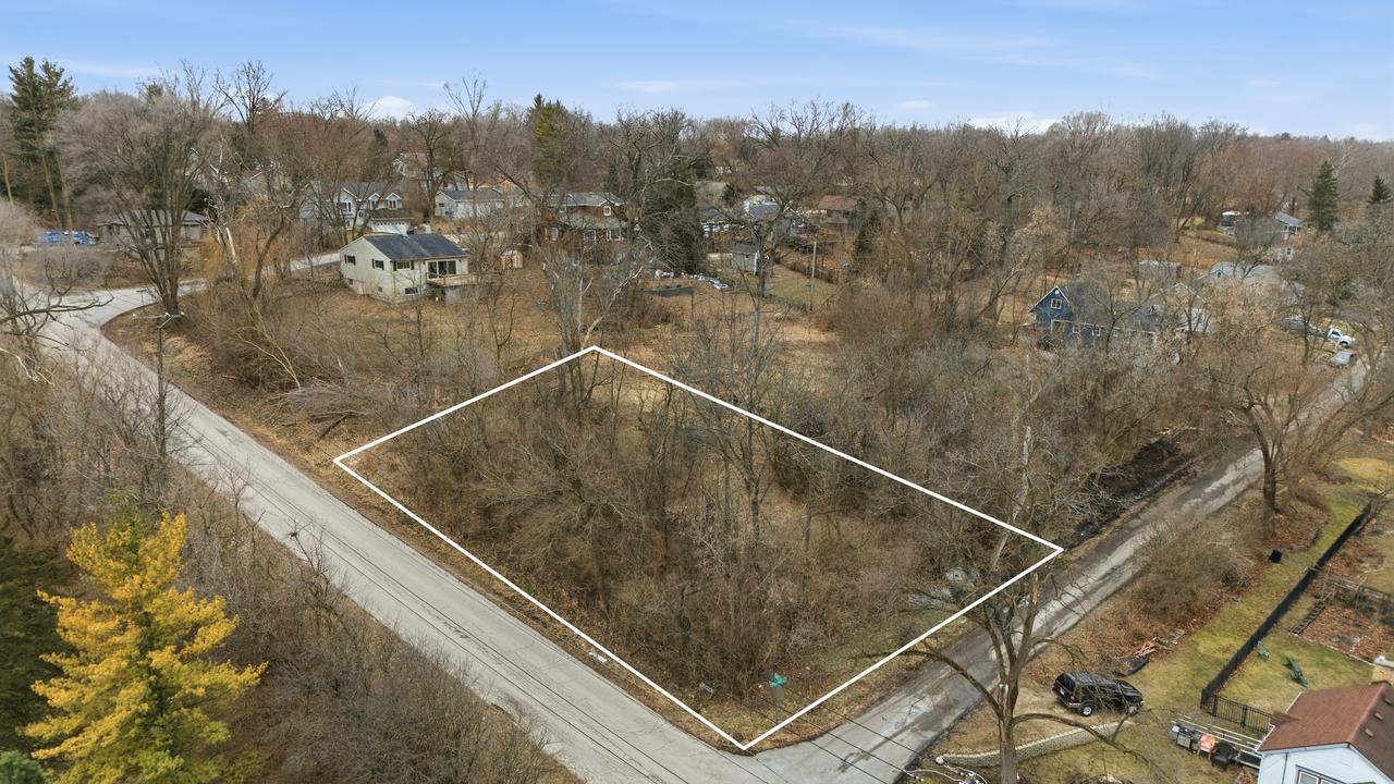 2101 Riverview Ave., Fox River Grove, IL 60021