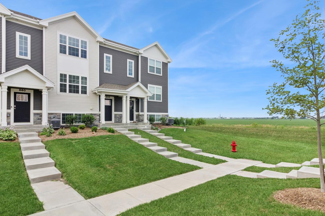 862 Briar Glen Ct., Hampshire, IL 60140