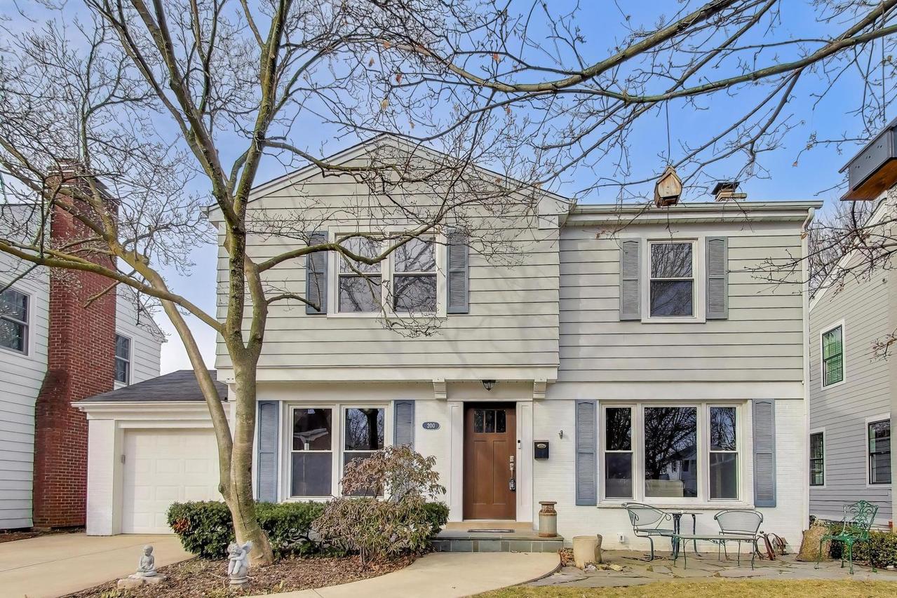 200 S Derbyshire Ln., Arlington Heights, IL 60004
