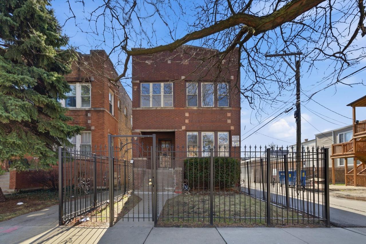 5527 W Potomac Ave., Chicago, IL 60651