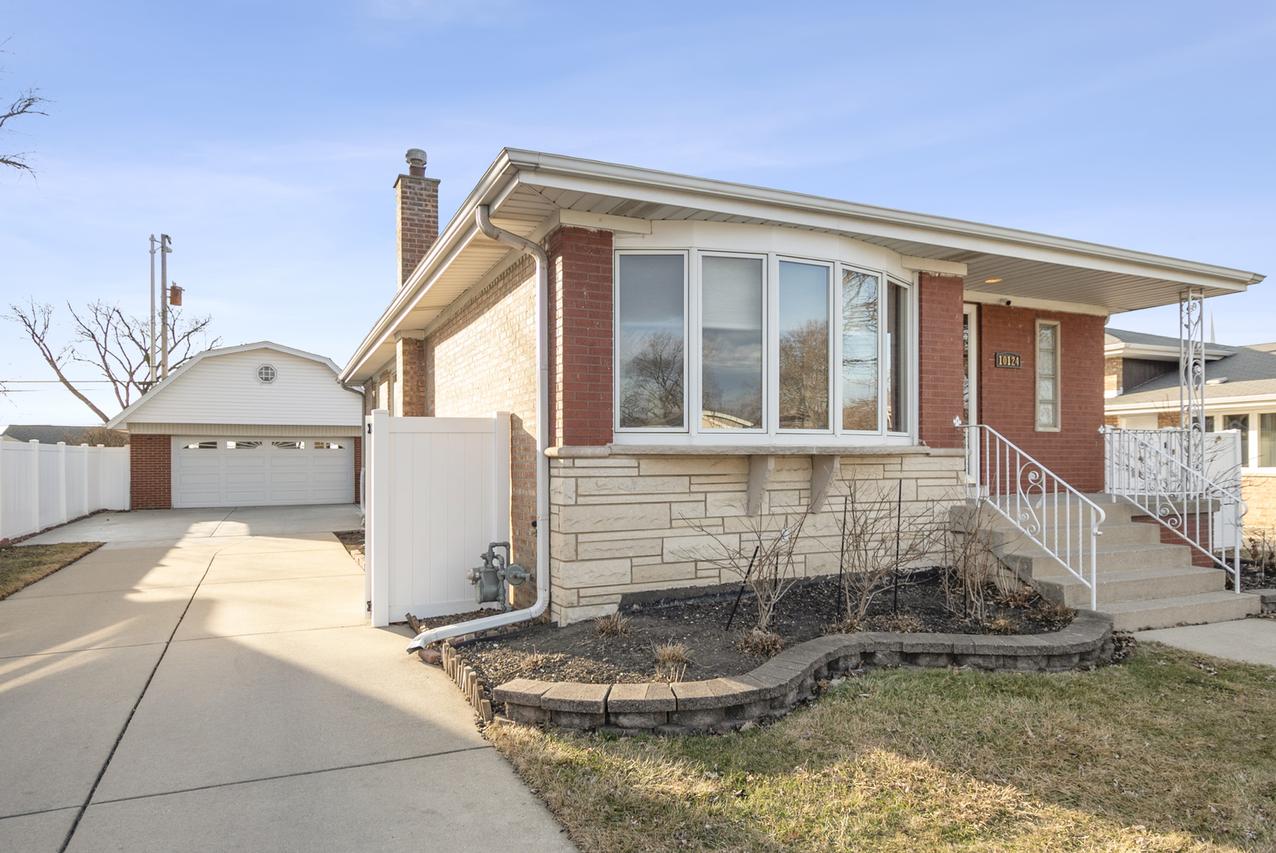 10124 Maple Ave., Oak Lawn, IL 60453