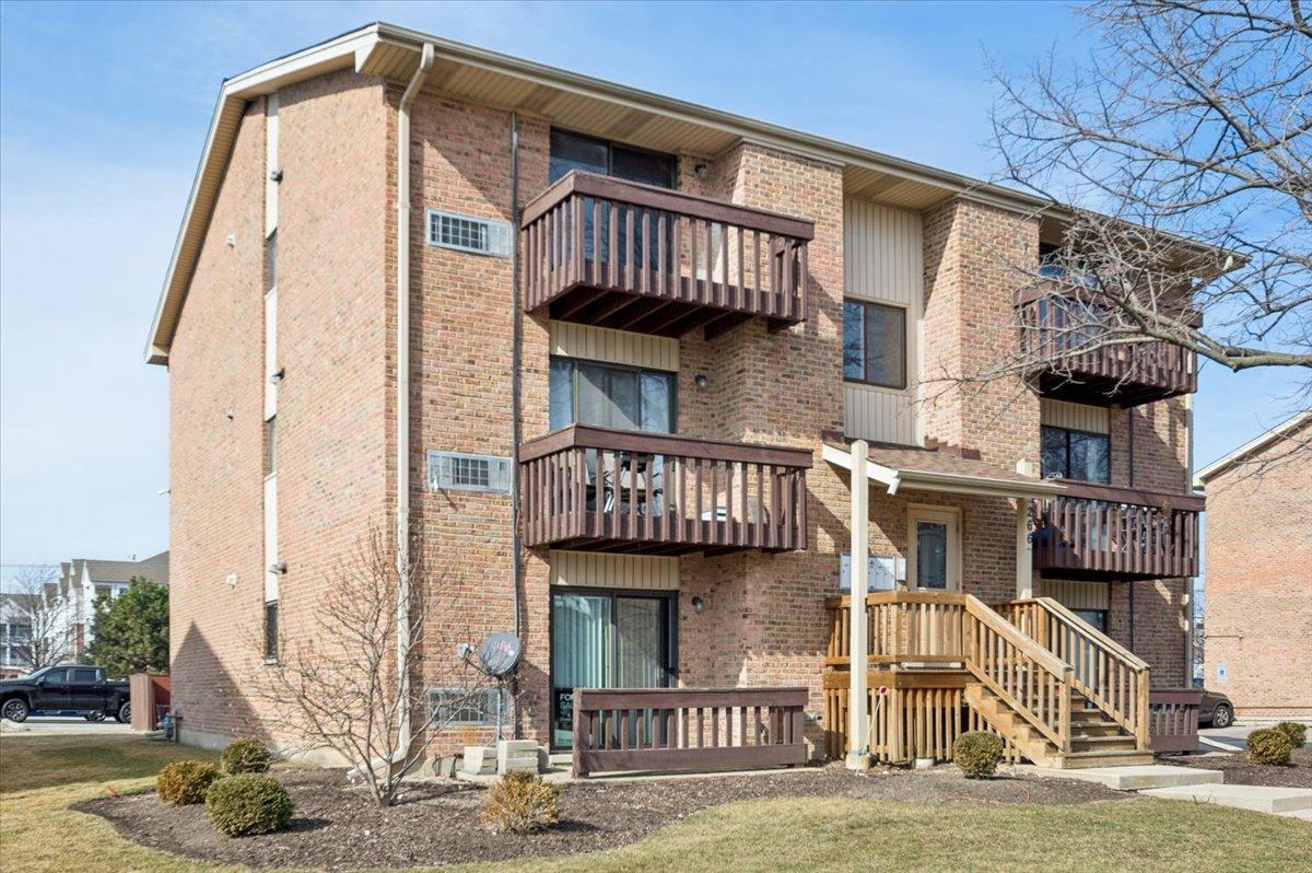 266 12th St. #3A, Wheeling, IL 60090