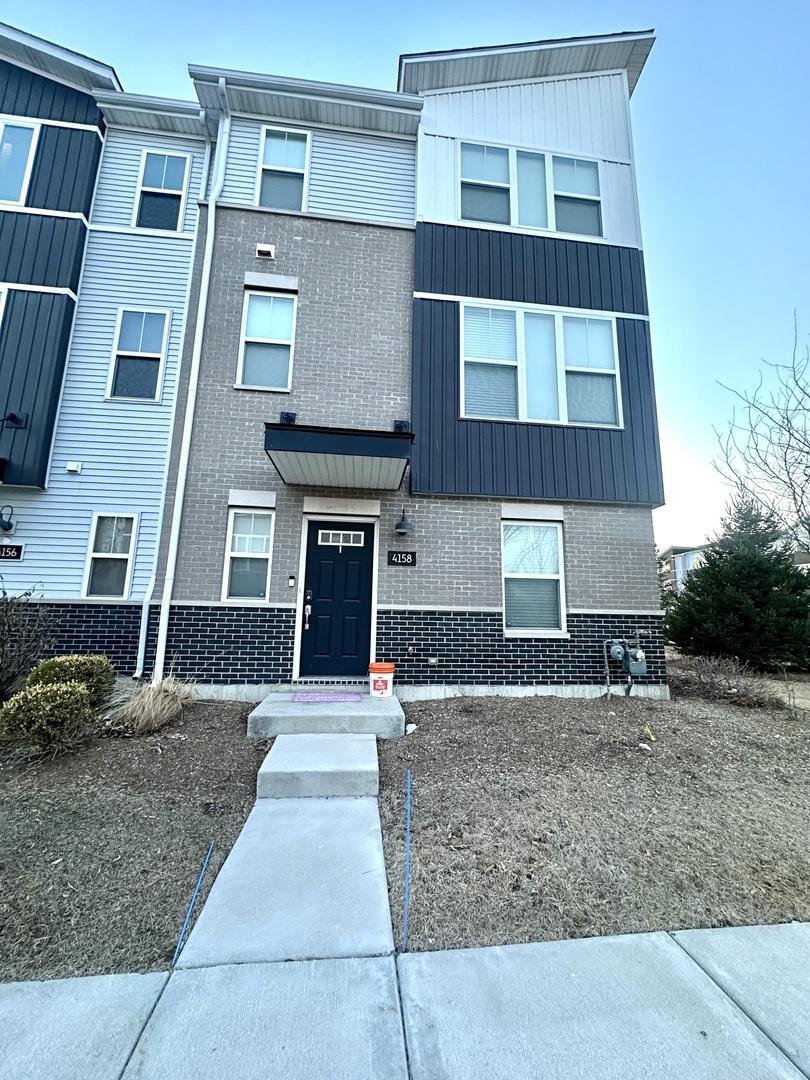 4158 Irving Rd., Aurora, IL 60504