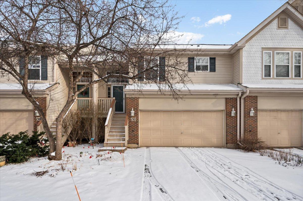 132 Meredith Ln., Streamwood, IL 60107