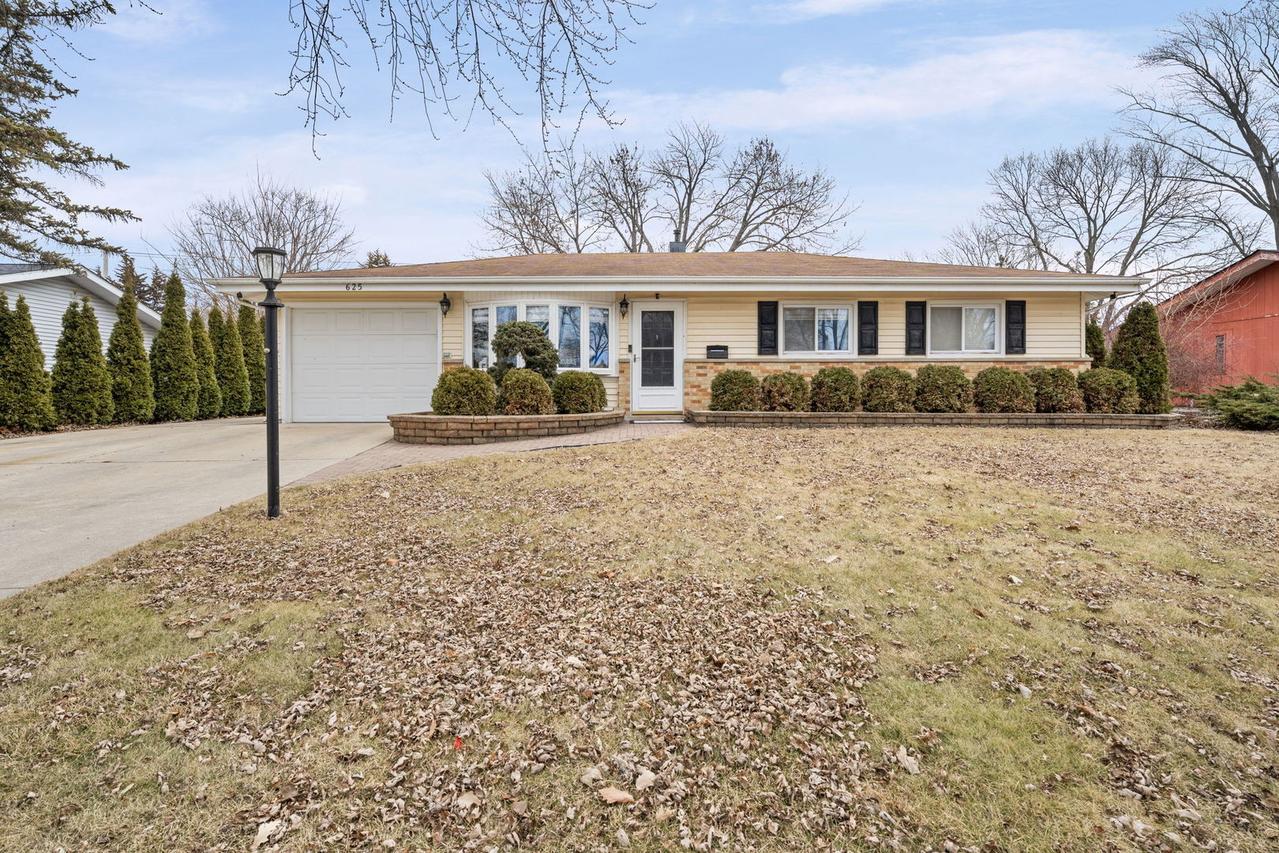 625 Morton St., Hoffman Estates, IL 60169