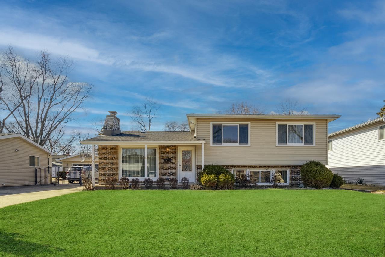 434 S Yale Ave., Addison, IL 60101