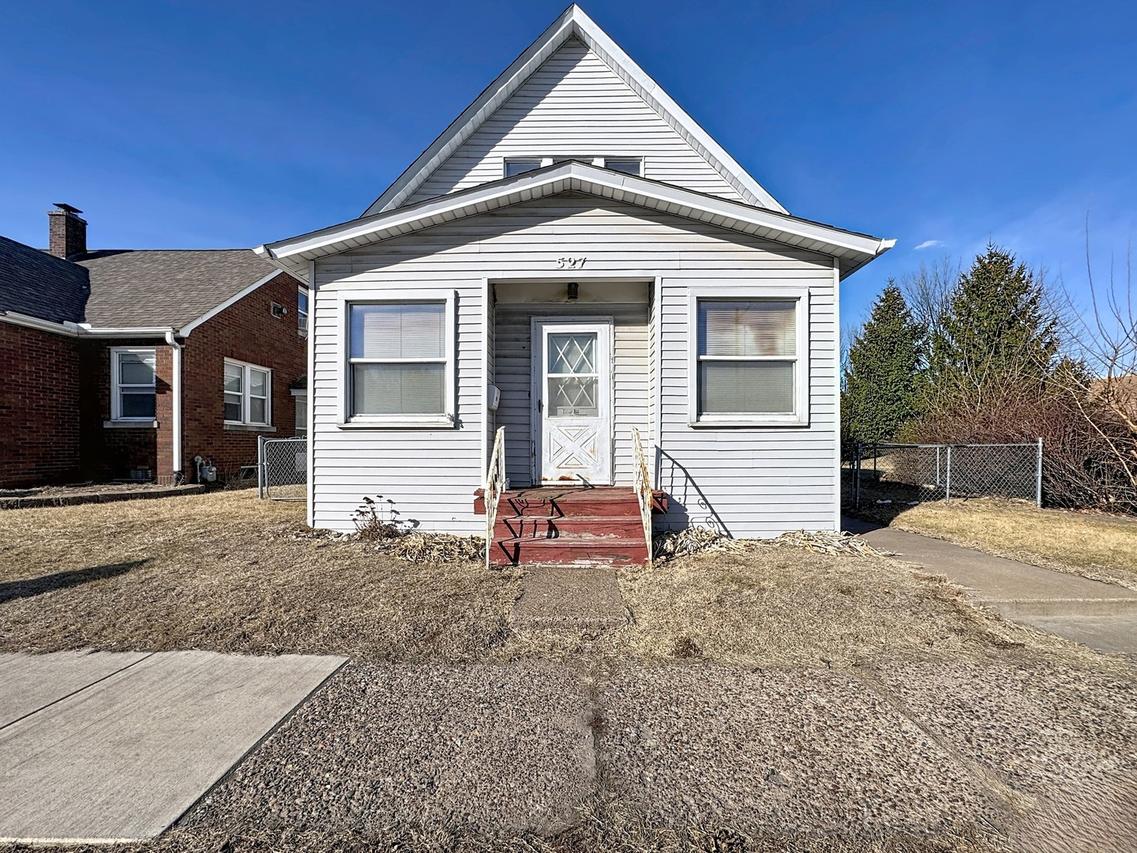 527 19th Ave., Moline, IL 61265