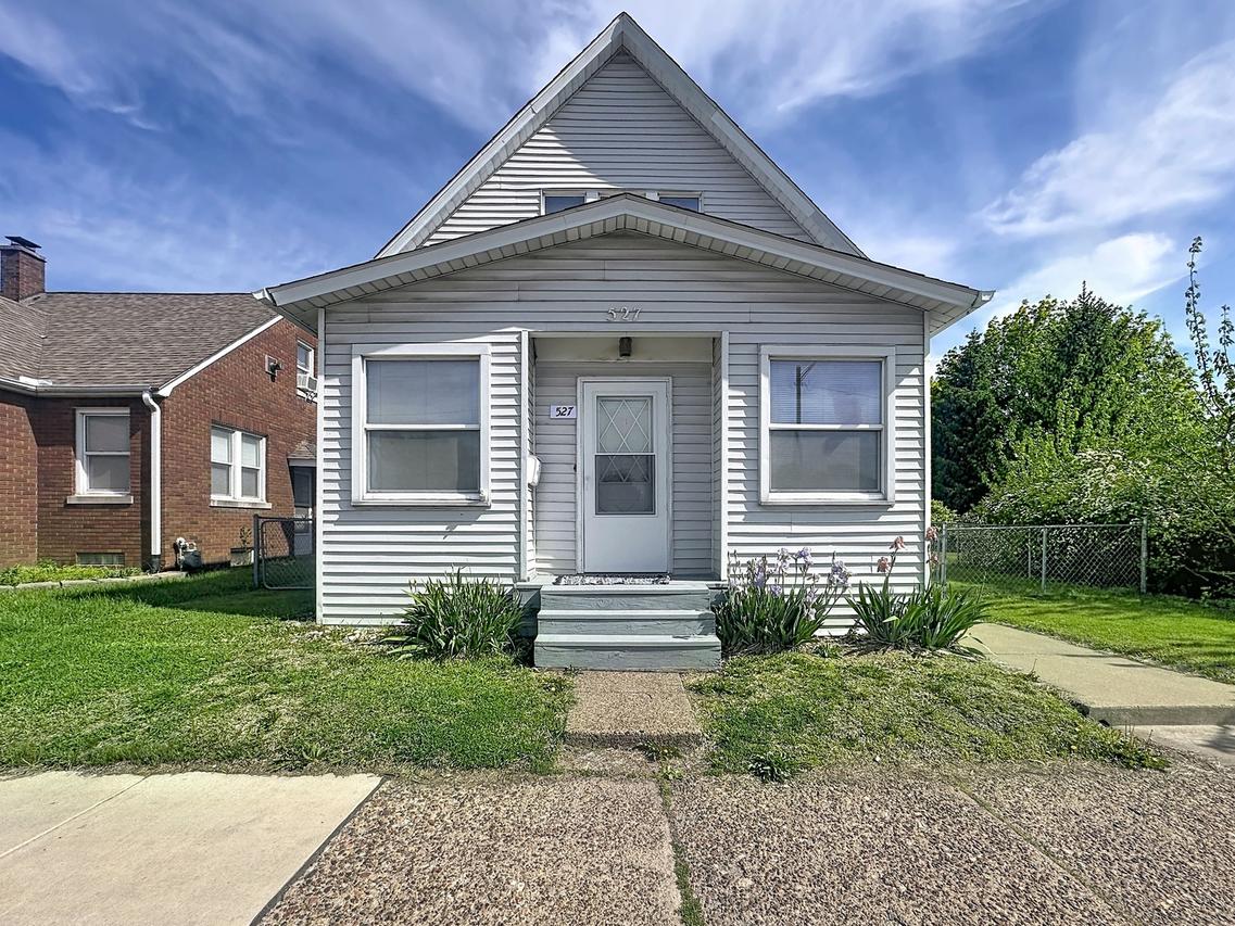 527 19th Ave., Moline, IL 61265