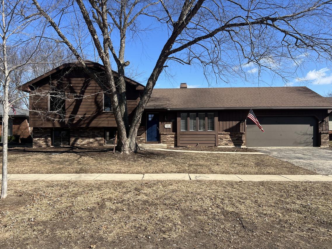 527 N Lyle Ave., Elgin, IL 60123