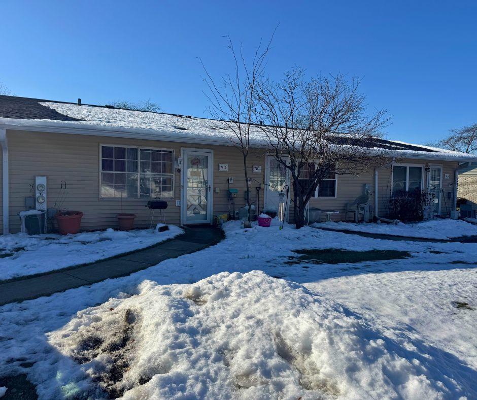 7415 Clarendon Ct. #69, Fox Lake, IL 60020