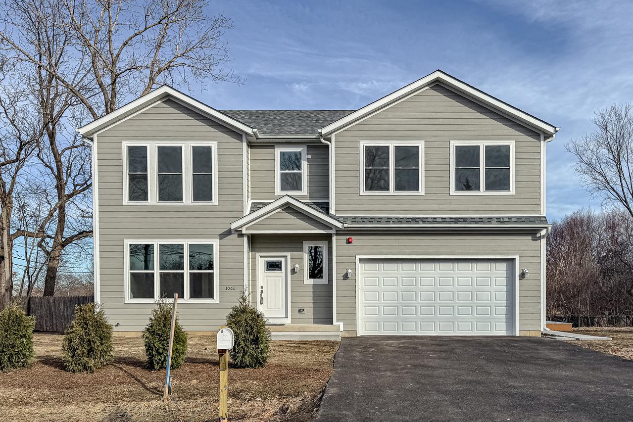 1061 Green Bay Rd., Lake Bluff, IL 60044