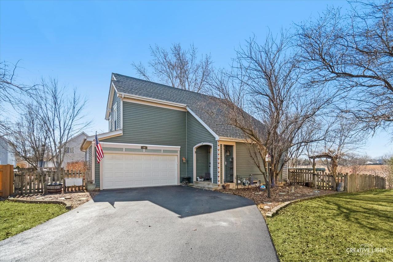 10 Farmington Ct., Lake In The Hills, IL 60156