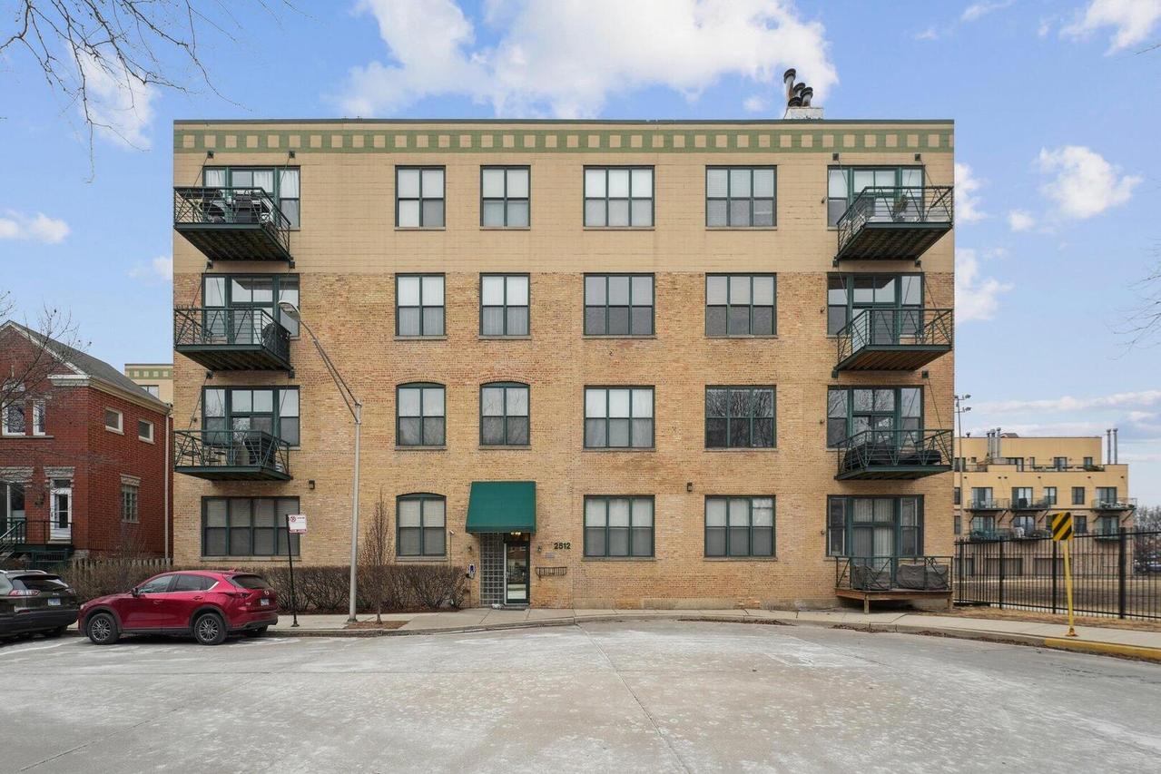 2512 N Bosworth Ave. #202, Chicago, IL 60614