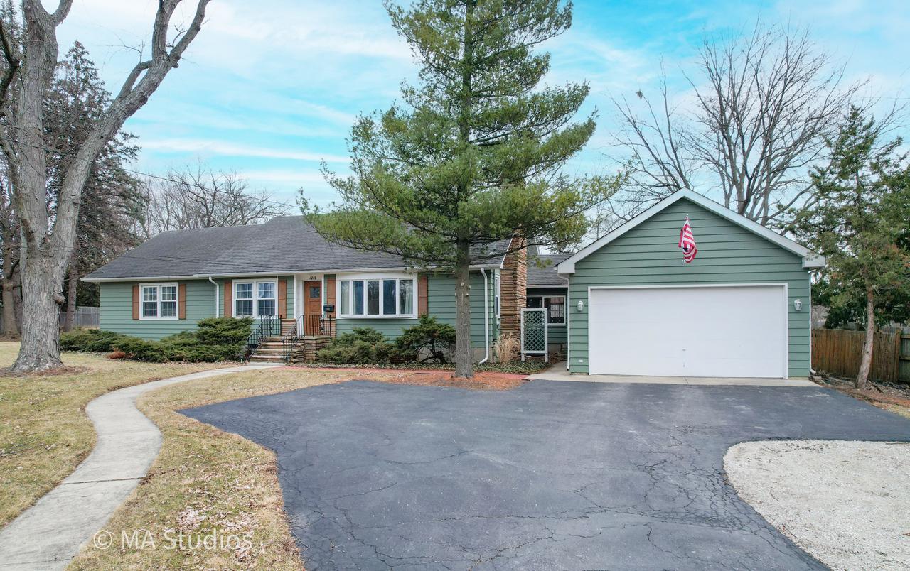 1219 Golf Ln., Wheaton, IL 60189