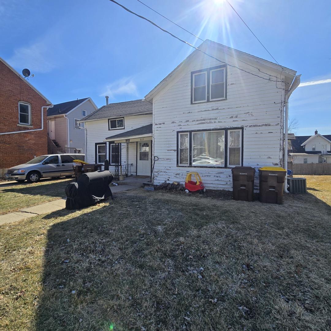 807 W Pleasant St., Freeport, IL 61032