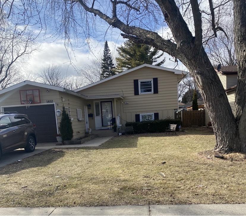 1832 N Jackson St., Waukegan, IL 60087