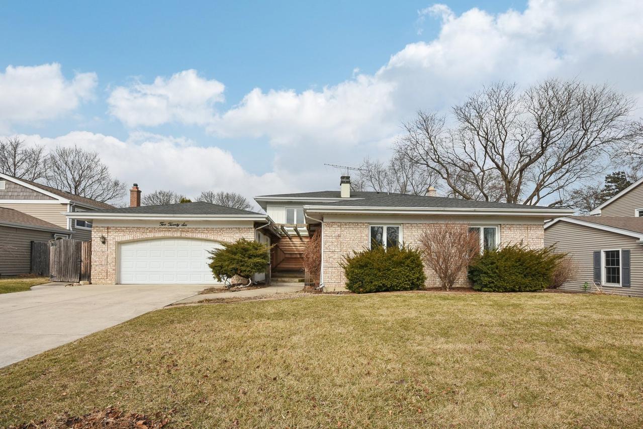226 White Fawn Tr., Downers Grove, IL 60516