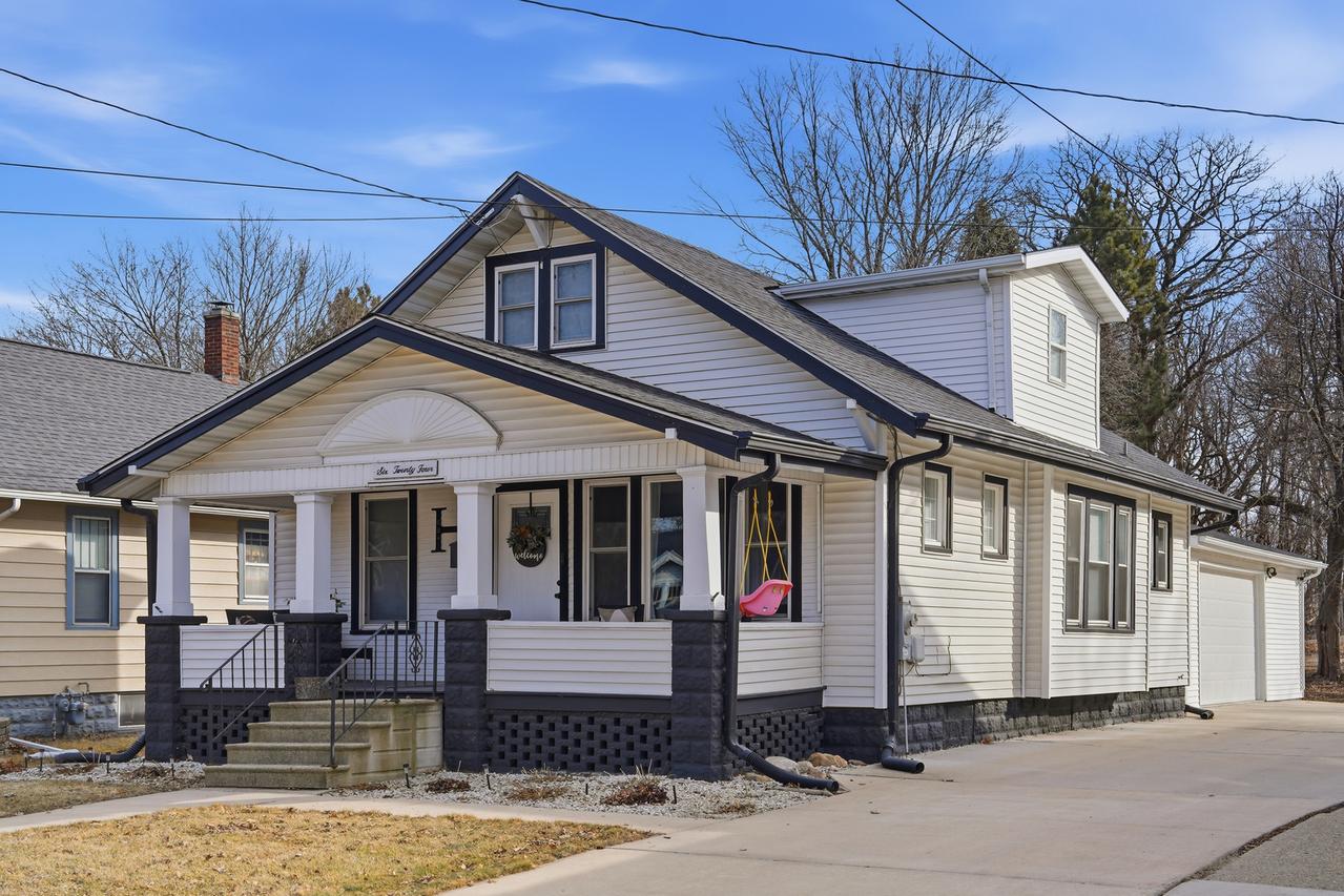 624 Palmyra St., Dixon, IL 61021