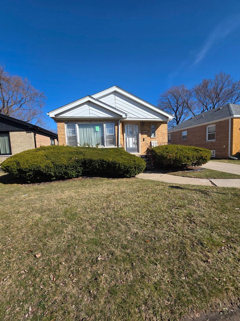 9243 S Francisco Ave., Evergreen Park, IL 60805