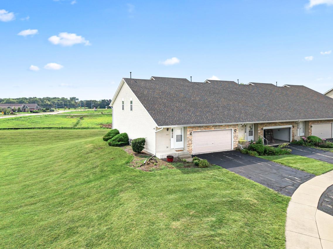 1071 Alexandria Dr., Sycamore, IL 60178