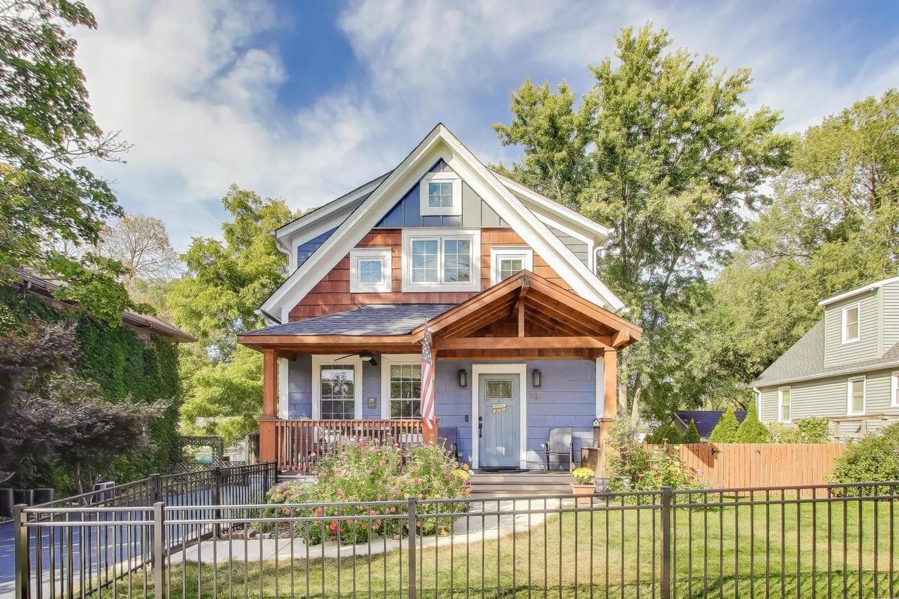 421 E Willow Ave., Wheaton, IL 60187
