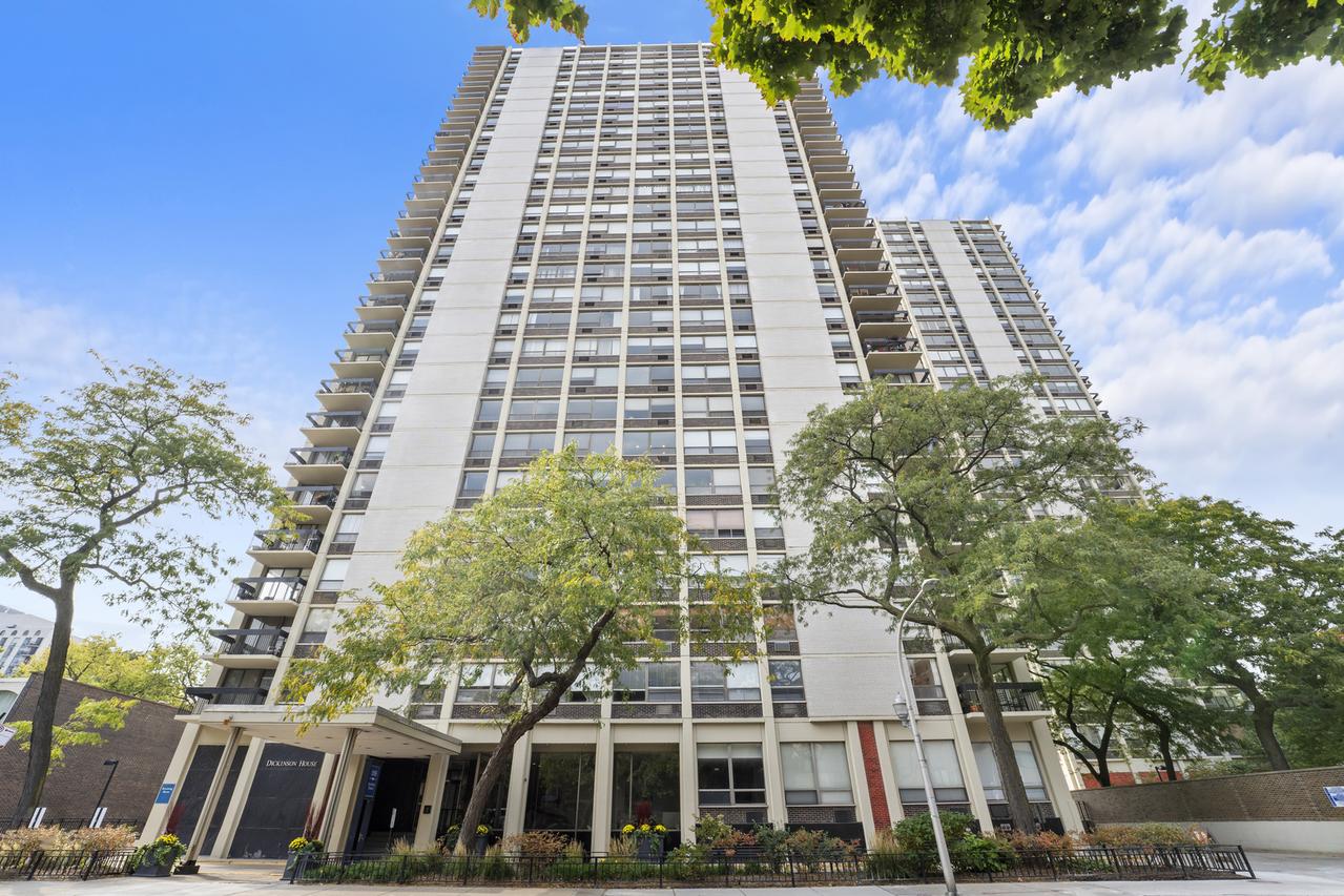1355 N Sandburg Ter. #2801, Chicago, IL 60610