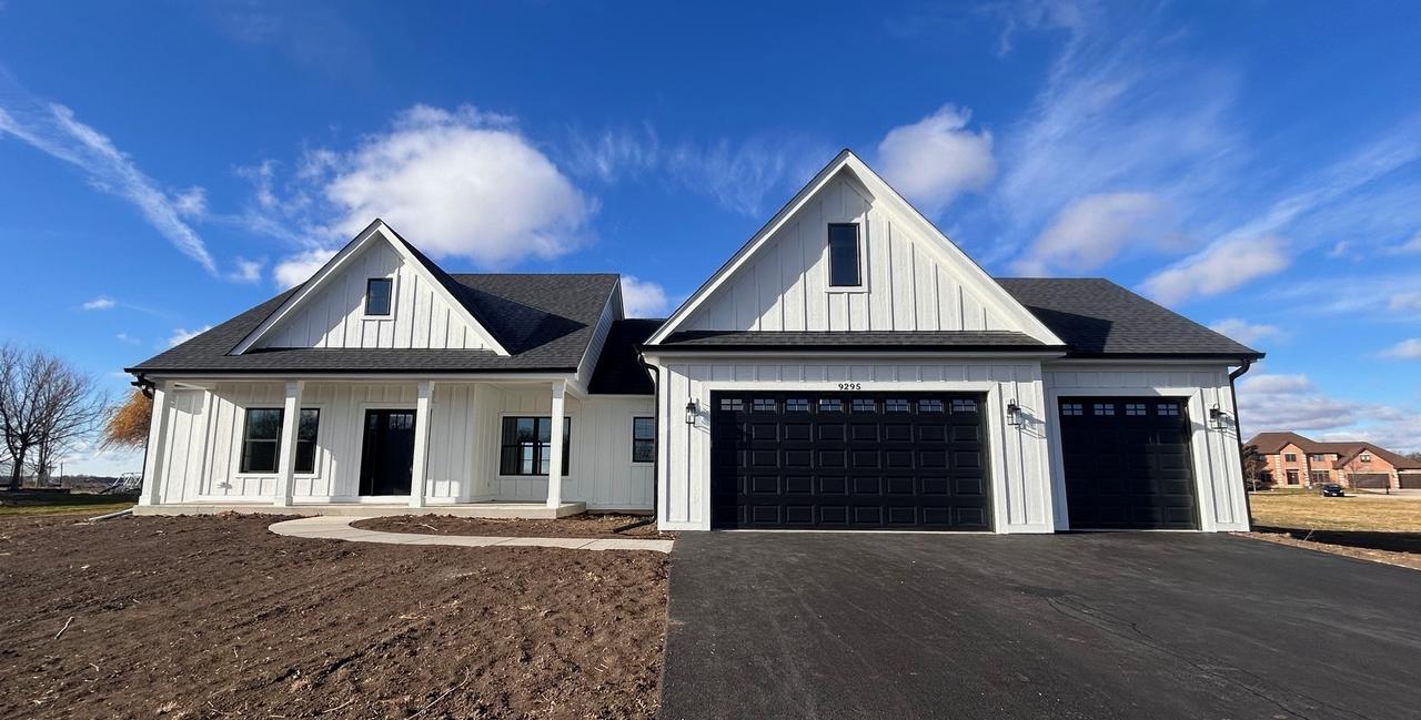 9295 N Stonewall Dr., Newark, IL 60541