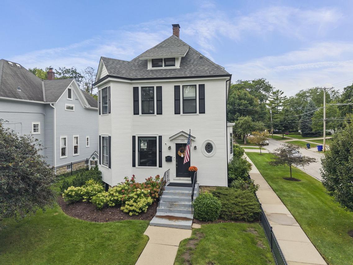 726 N Wheaton Ave., Wheaton, IL 60187