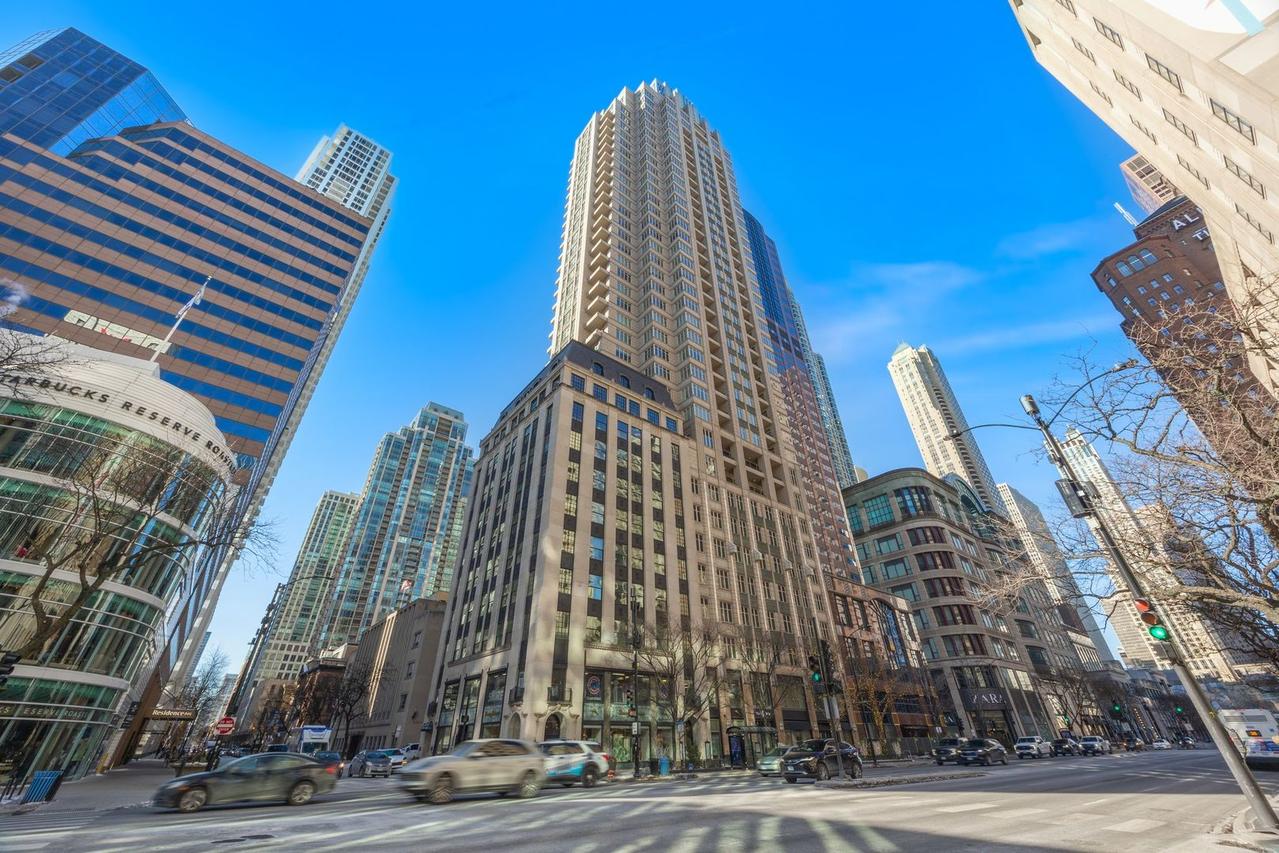 118 E Erie St. #18A, Chicago, IL 60611