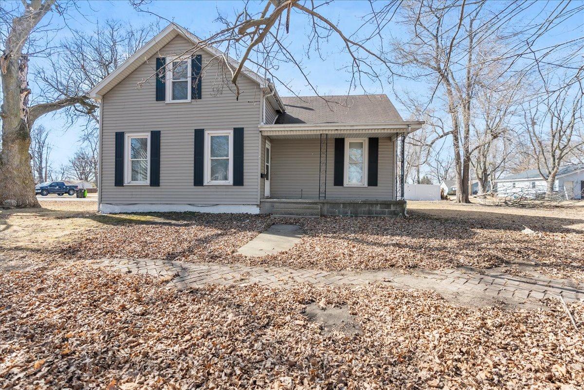 301 N 2nd Ave., Chenoa, IL 61726