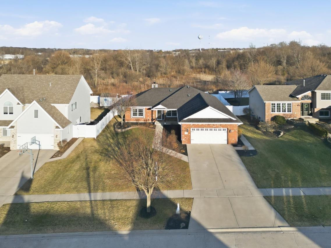 542 Doxbury Ln., New Lenox, IL 60451