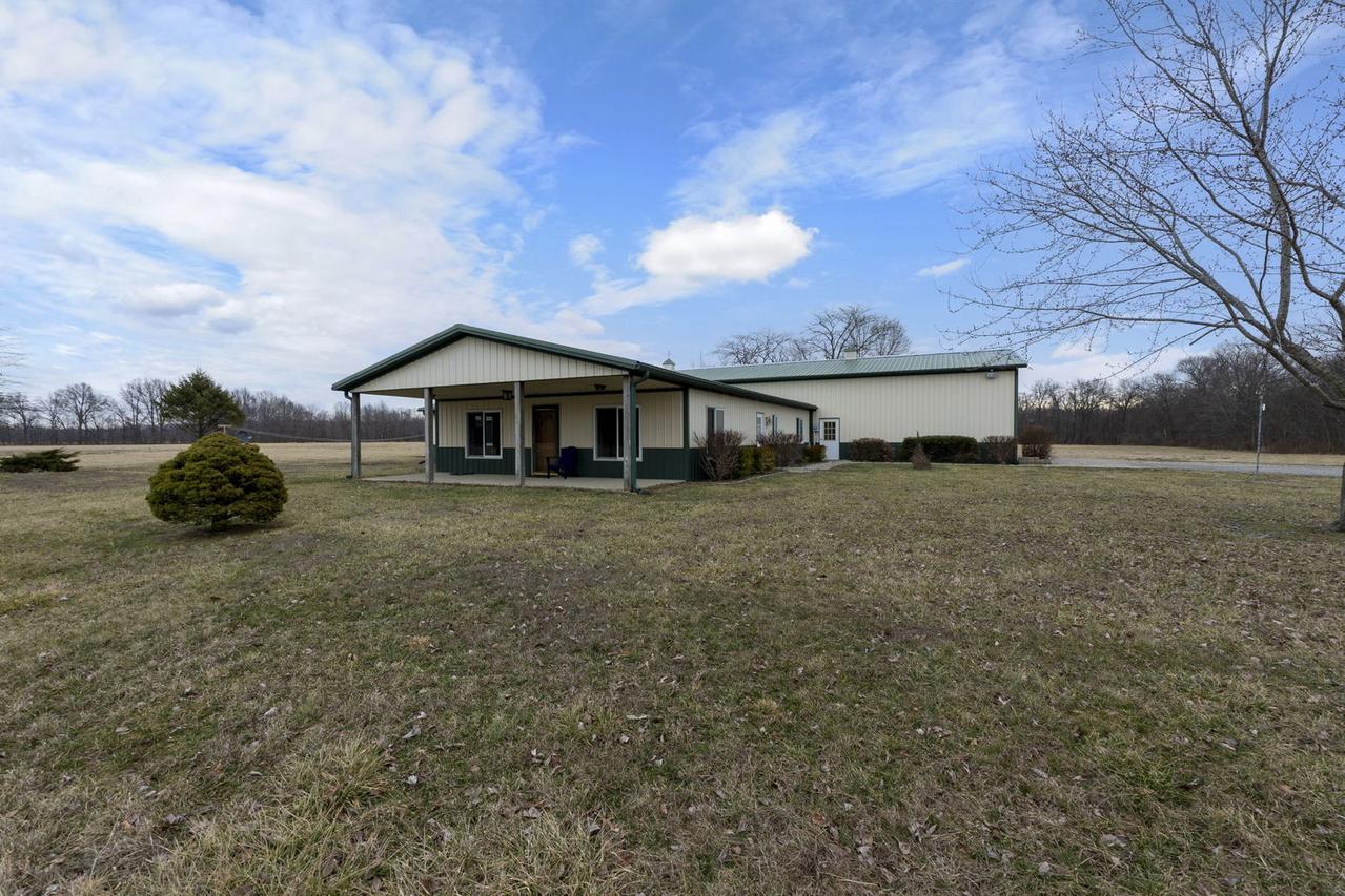 7198 Omega Rd., Kinmundy, IL 62854