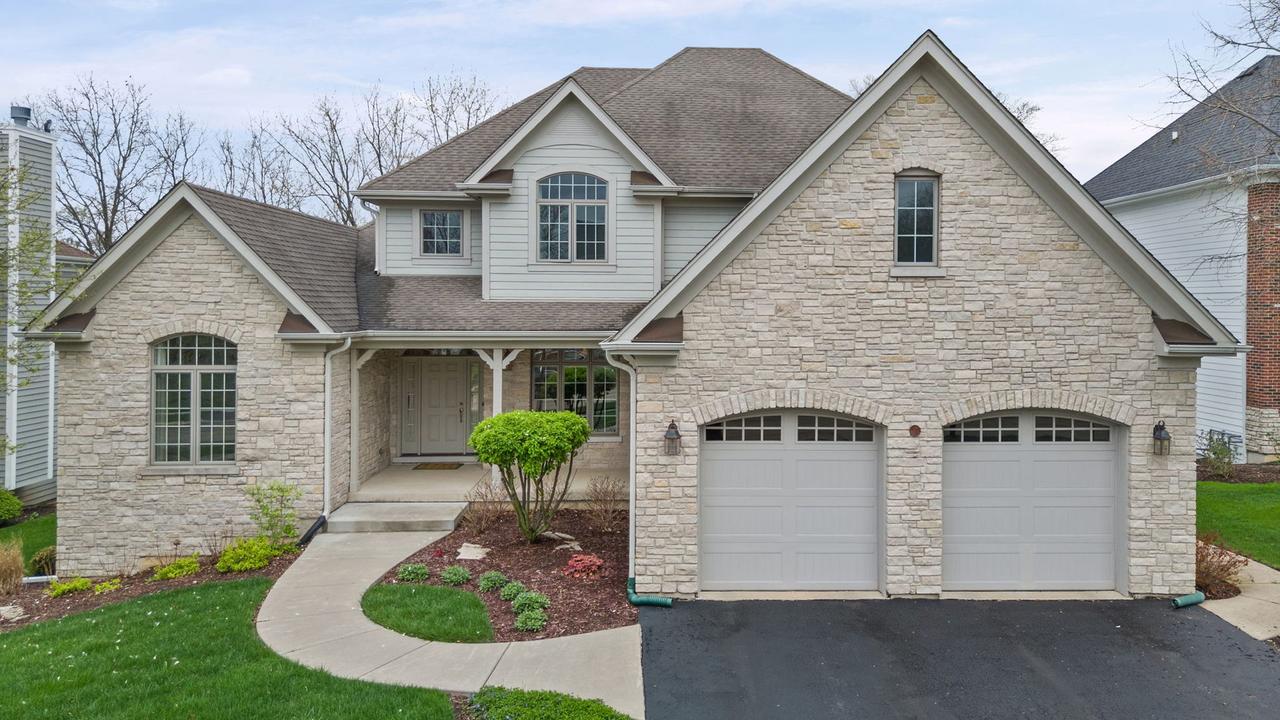 35 Beech Dr., Lake Zurich, IL 60047