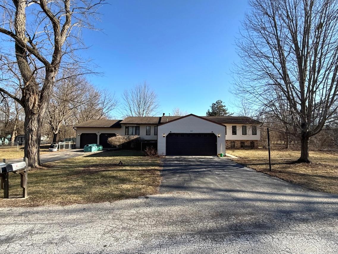 1807 Fargo Ave., Mchenry, IL 60050