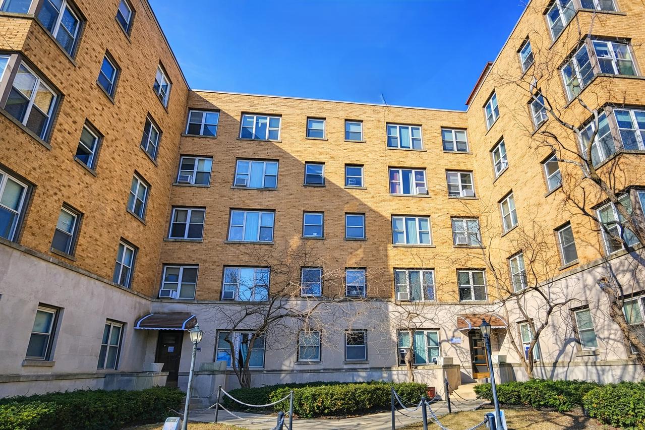 2606 W Balmoral Ave. #211, Chicago, IL 60625