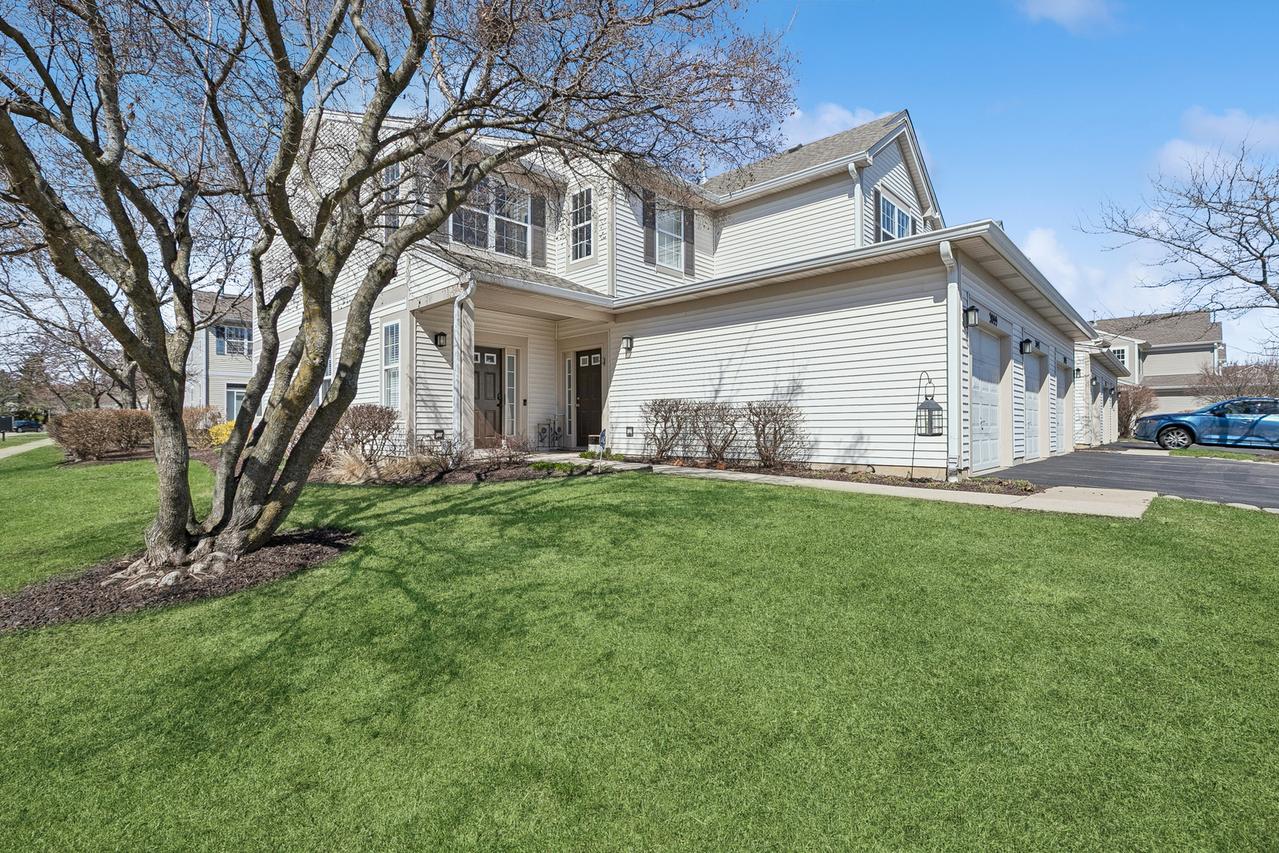3099 Falling Waters Ln., Lindenhurst, IL 60046