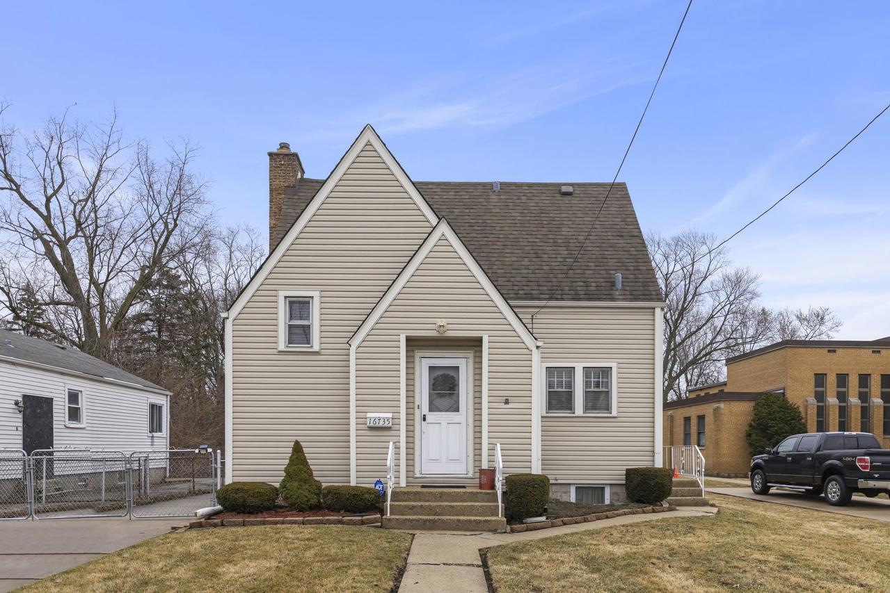 16735 Dixie Hwy., Hazel Crest, IL 60429