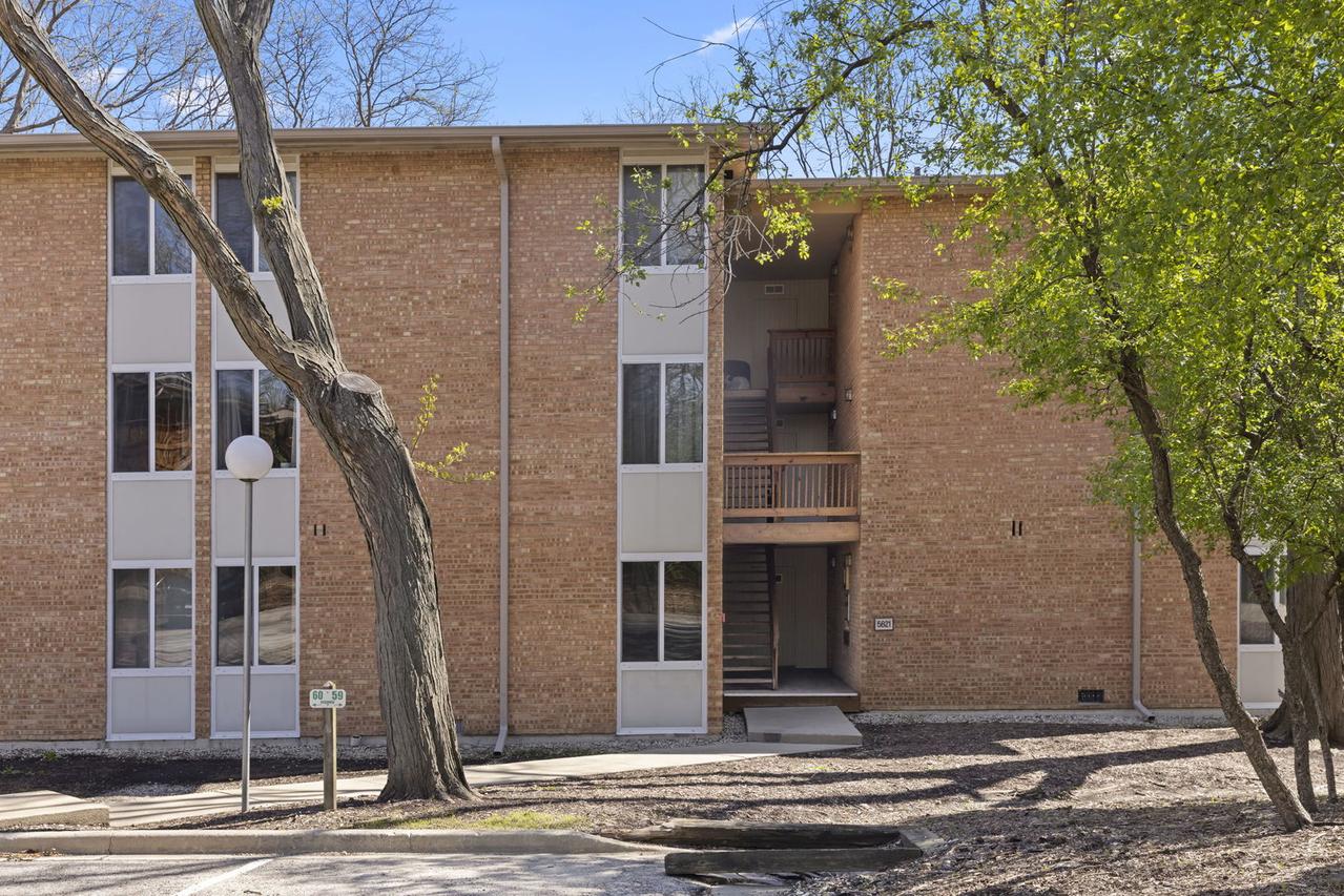 5821 Oakwood Dr. #A, Lisle, IL 60532