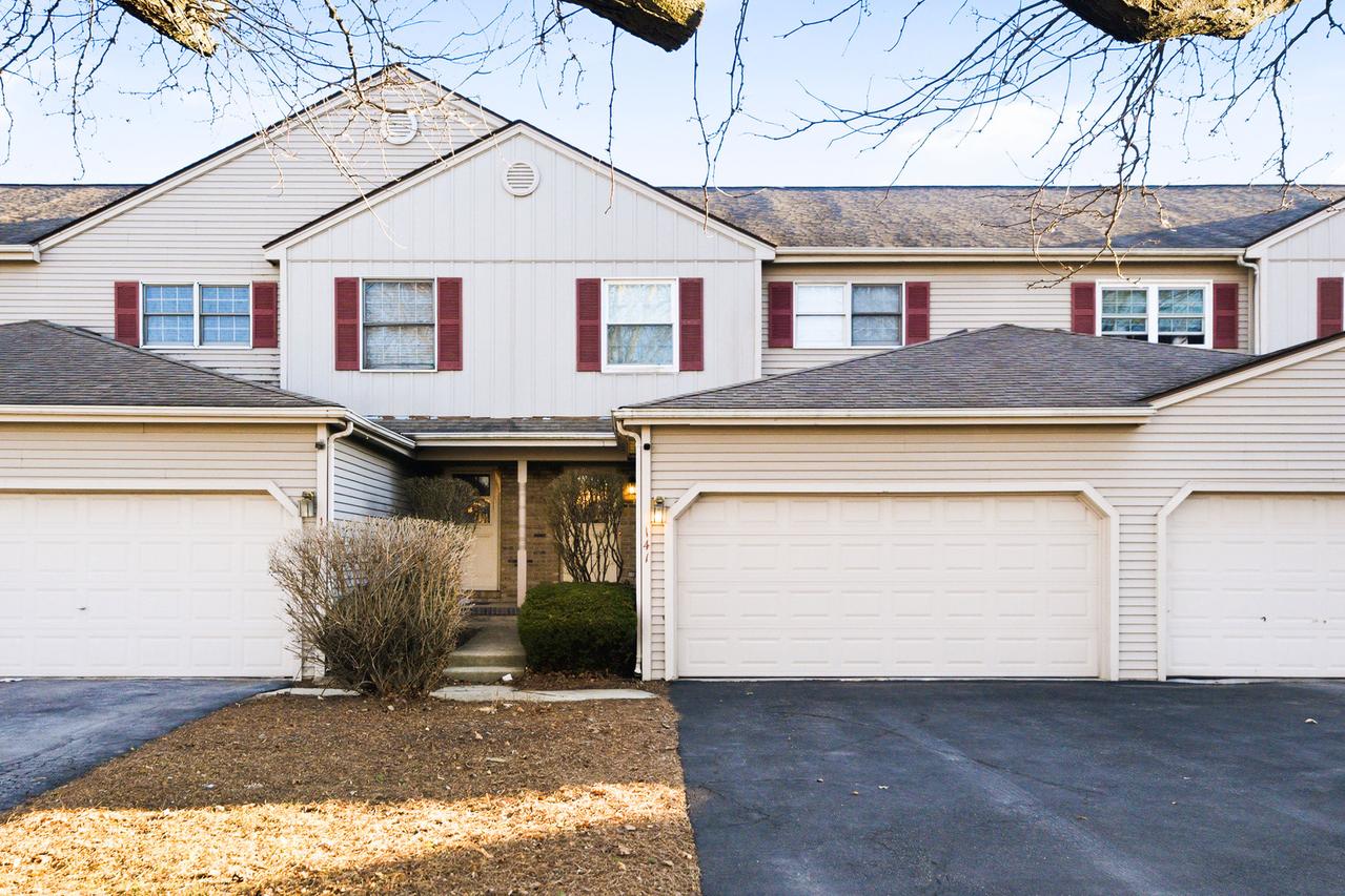 141 W Robinhood Way, Bolingbrook, IL 60440