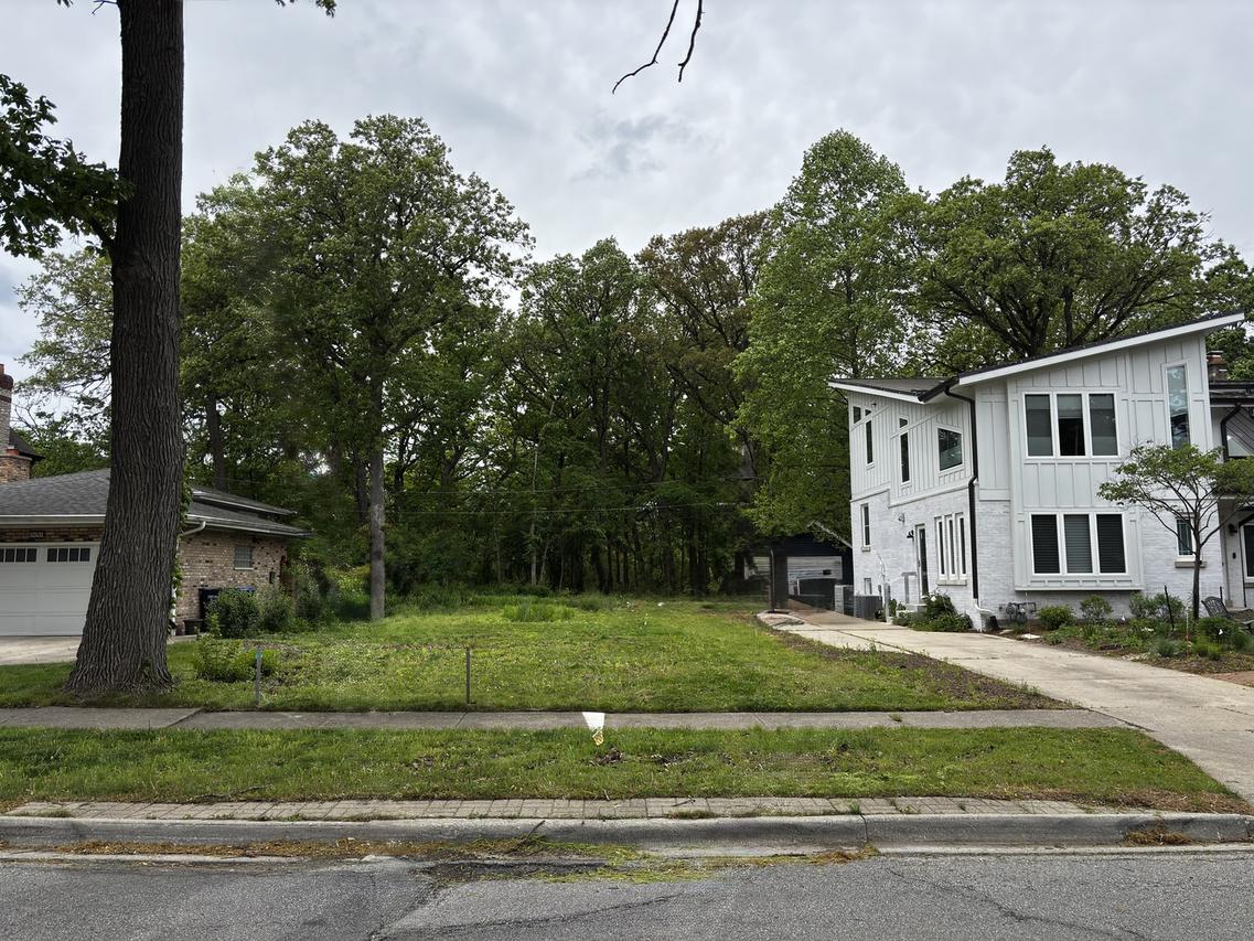 910 N Brainard Ave., La Grange Park, IL 60526