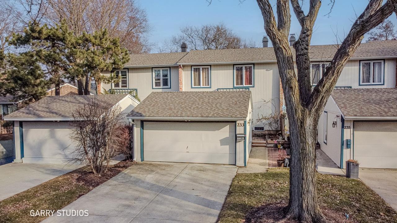 233 Lakeview Ln., Bloomingdale, IL 60108