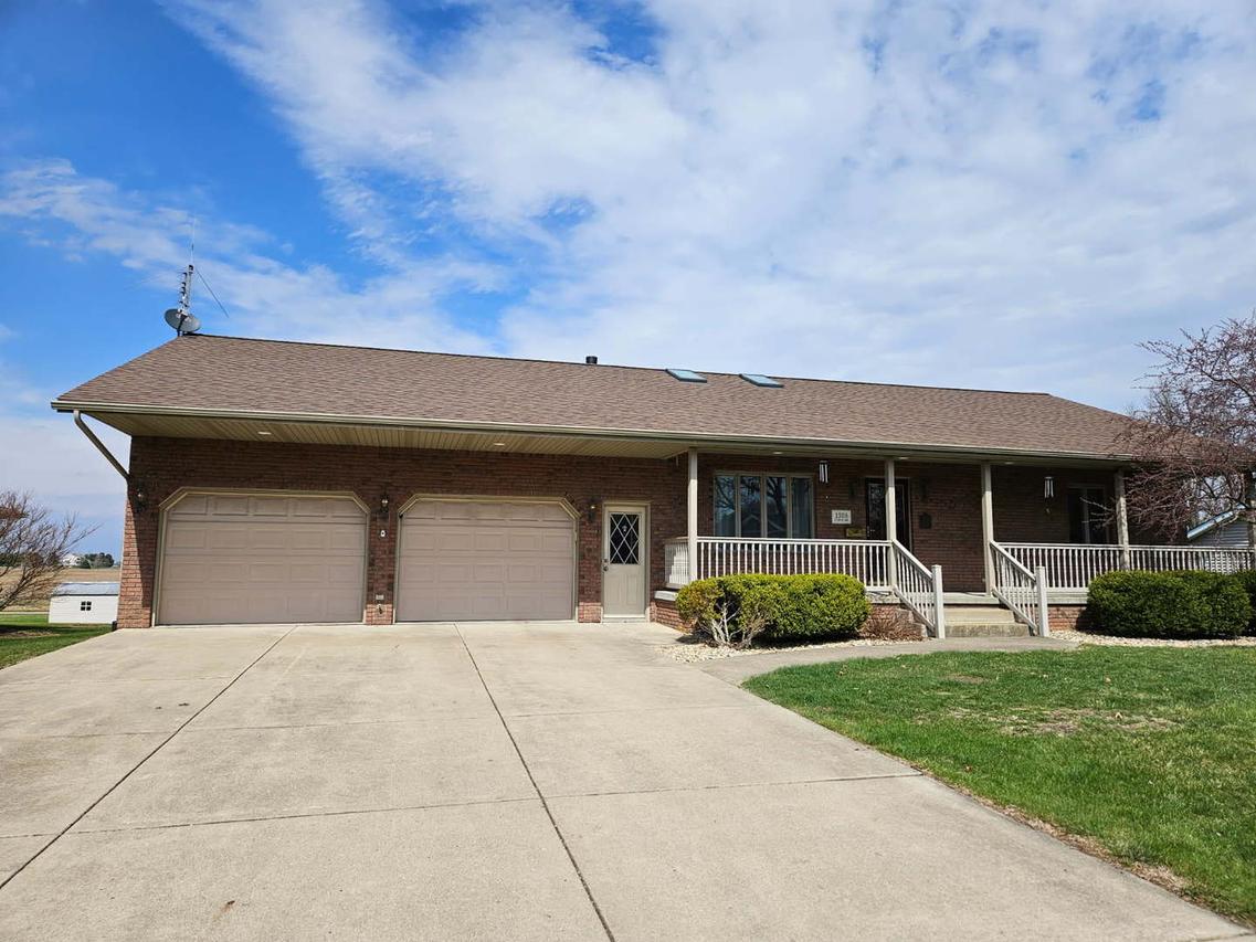 1308 W Carol Dr., Roanoke, IL 61561