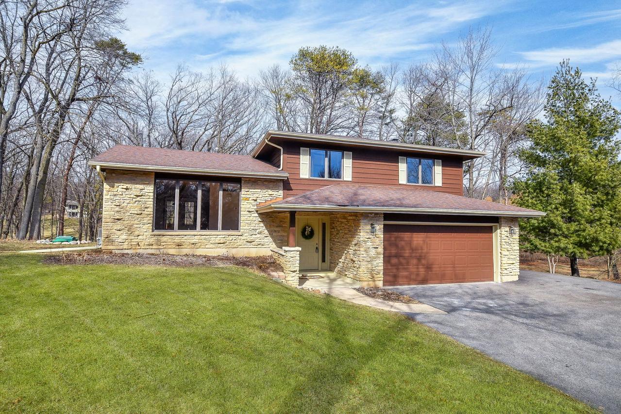 39W150 Campton Hills Dr., St. Charles, IL 60175